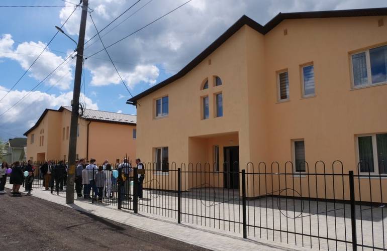 Новый дом: в Житомире построили жилье для деток-сирот. ФОТО