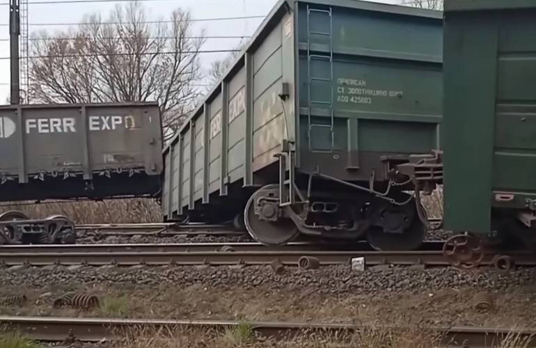 Из-за железнодорожной аварии на Житомирщине опаздывают два десятка поездов