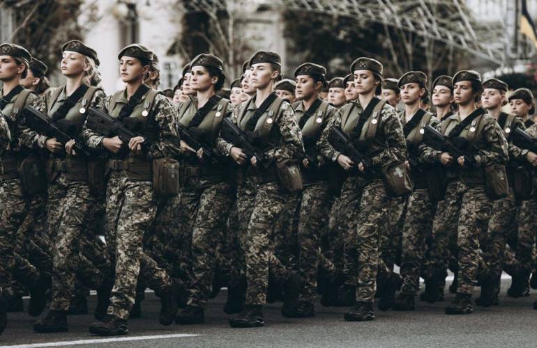 Воинский учет женщин: Зеленский ответил на петицию и предлагает сократить список профессий