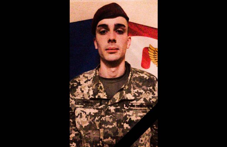 Погиб от пули снайпера: завтра в Коростене похоронят молодого десантника Игоря Тычину