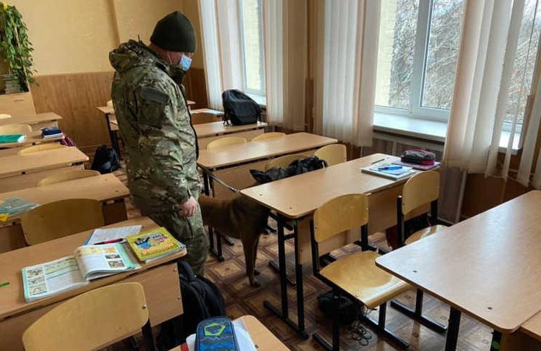 ЖЖ инфо: «Заминирование» школ и больниц: в Житомире волонтерские отряды будут проверять помещения и проводить эвакуацию «Заминирование» школ и больниц: в Житомире волонтерские отряды будут проверять помещения и проводить эвакуацию