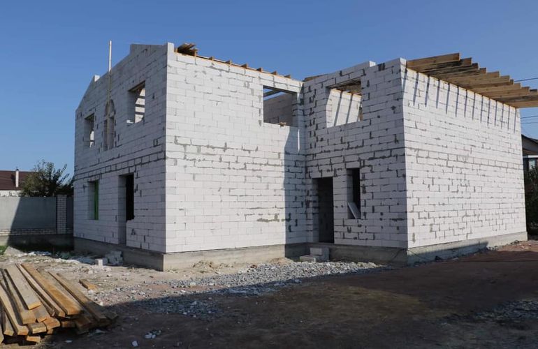 В Житомире за средства меценатов строят два детских дома семейного типа. ФОТО