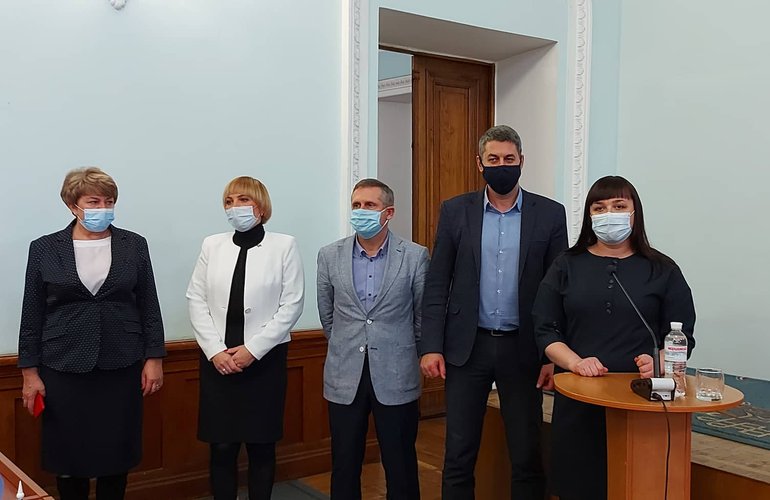 ЖЖ инфо: Два заммэра Житомира получили за год большую зарплату, чем премьер-министр Украины Два заммэра Житомира получили за год большую зарплату, чем премьер-министр Украины