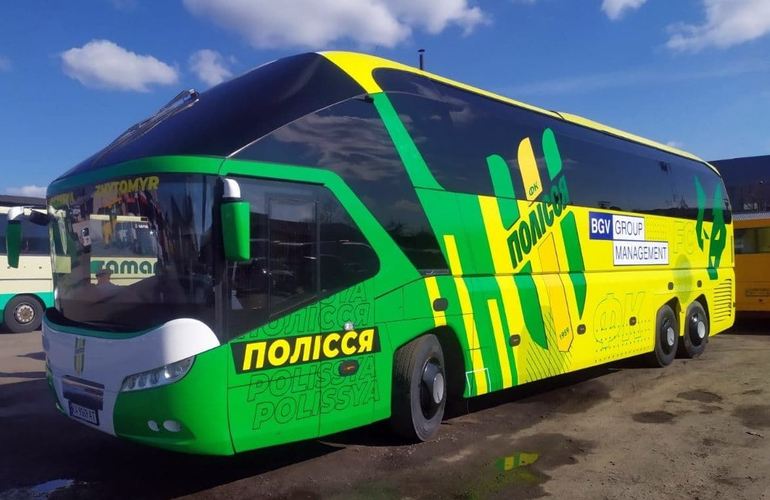 ЖЖ инфо: В сети показали новенький клубный автобус житомирского «Полесья». ФОТО В сети показали новенький клубный автобус житомирского «Полесья». ФОТО