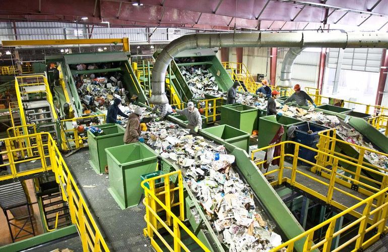 Житомирянам придется платить за переработку мусора: в мэрии назвали тарифы